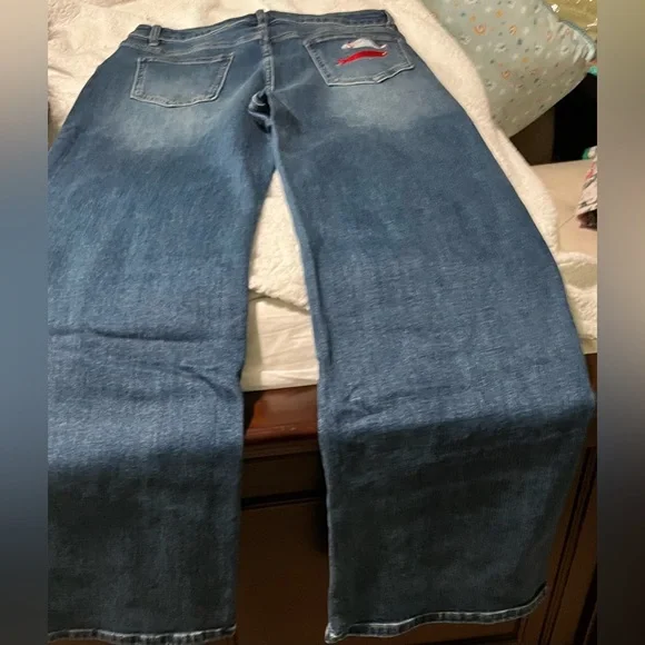 High End Boutique Embroidered Denim Jeans with Lobster and Fish Design - Picture 10 of 16